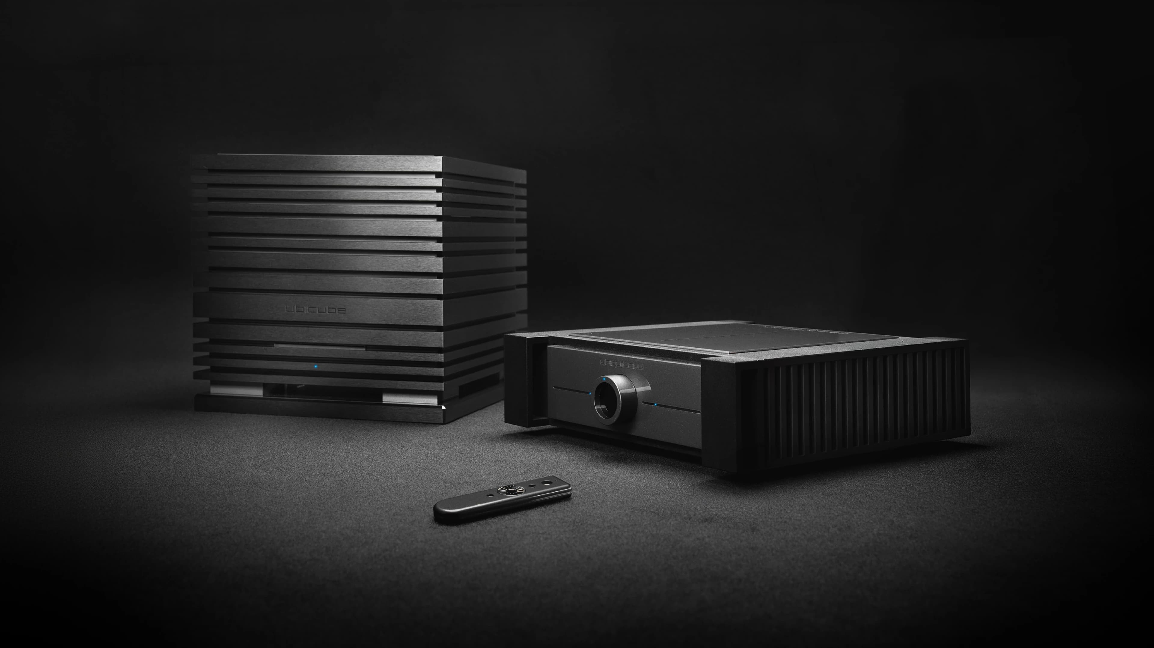 The UBICUBE power amplifier beside the UBIQUITOUS 300B preamplifier and its remote